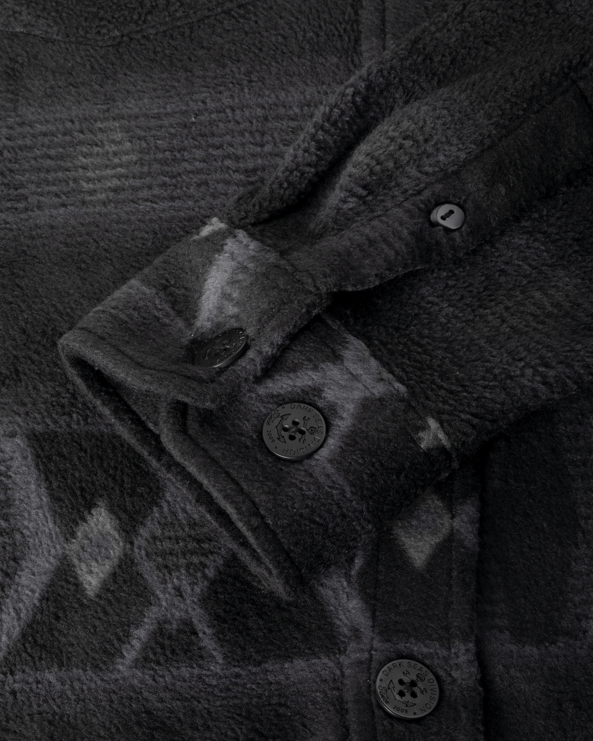 dark-seas-zulu-ii-shirt-black-charcoal (zoomed)